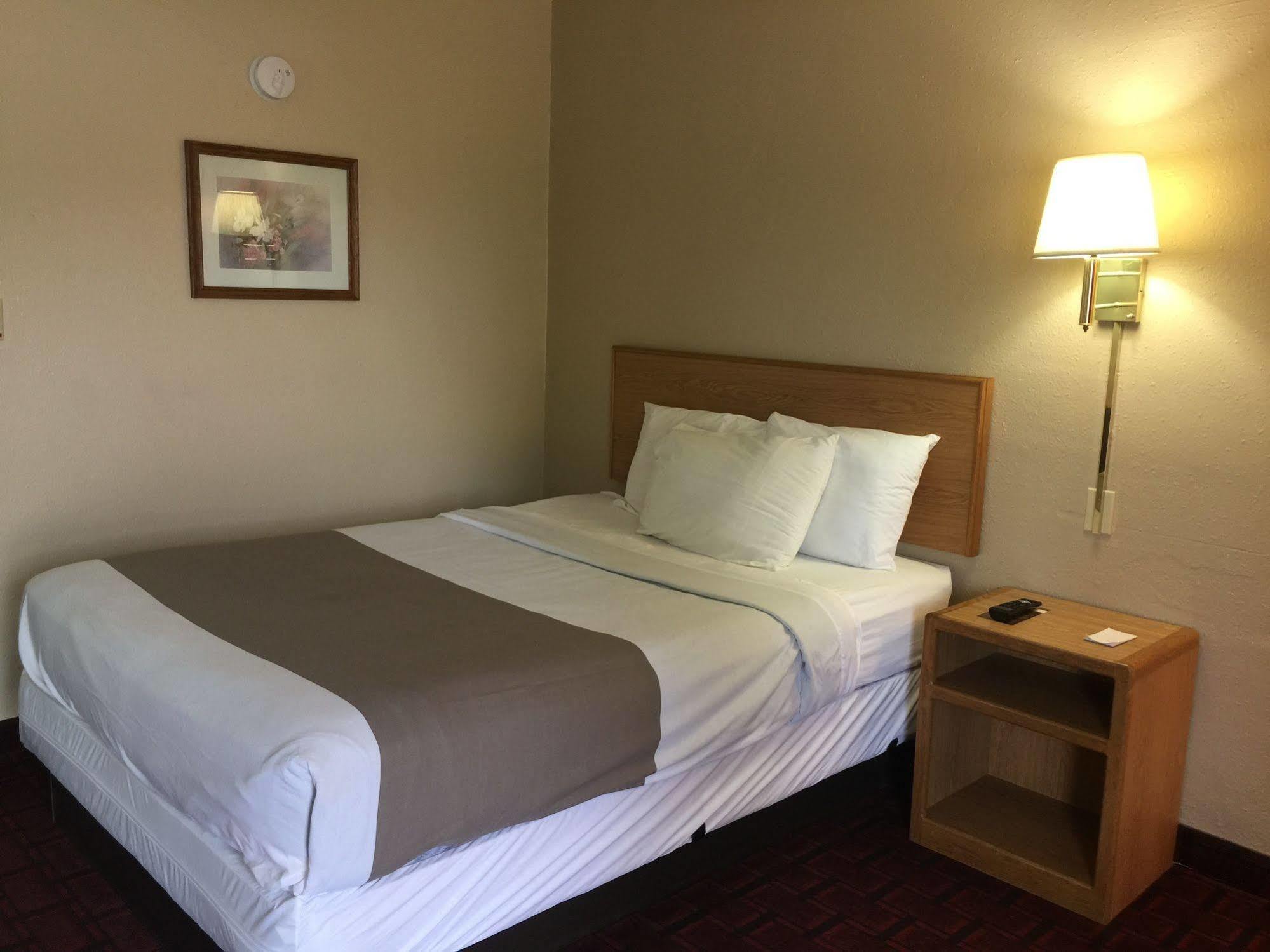 Economy Inn Mccook Zewnętrze zdjęcie